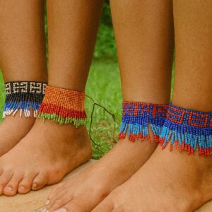 Traditionele enkelbandjes in diverse kleurencombinaties